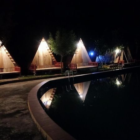 Nongkhiaw Campingsite Swimming Pool Hotel Banphathok Kültér fotó